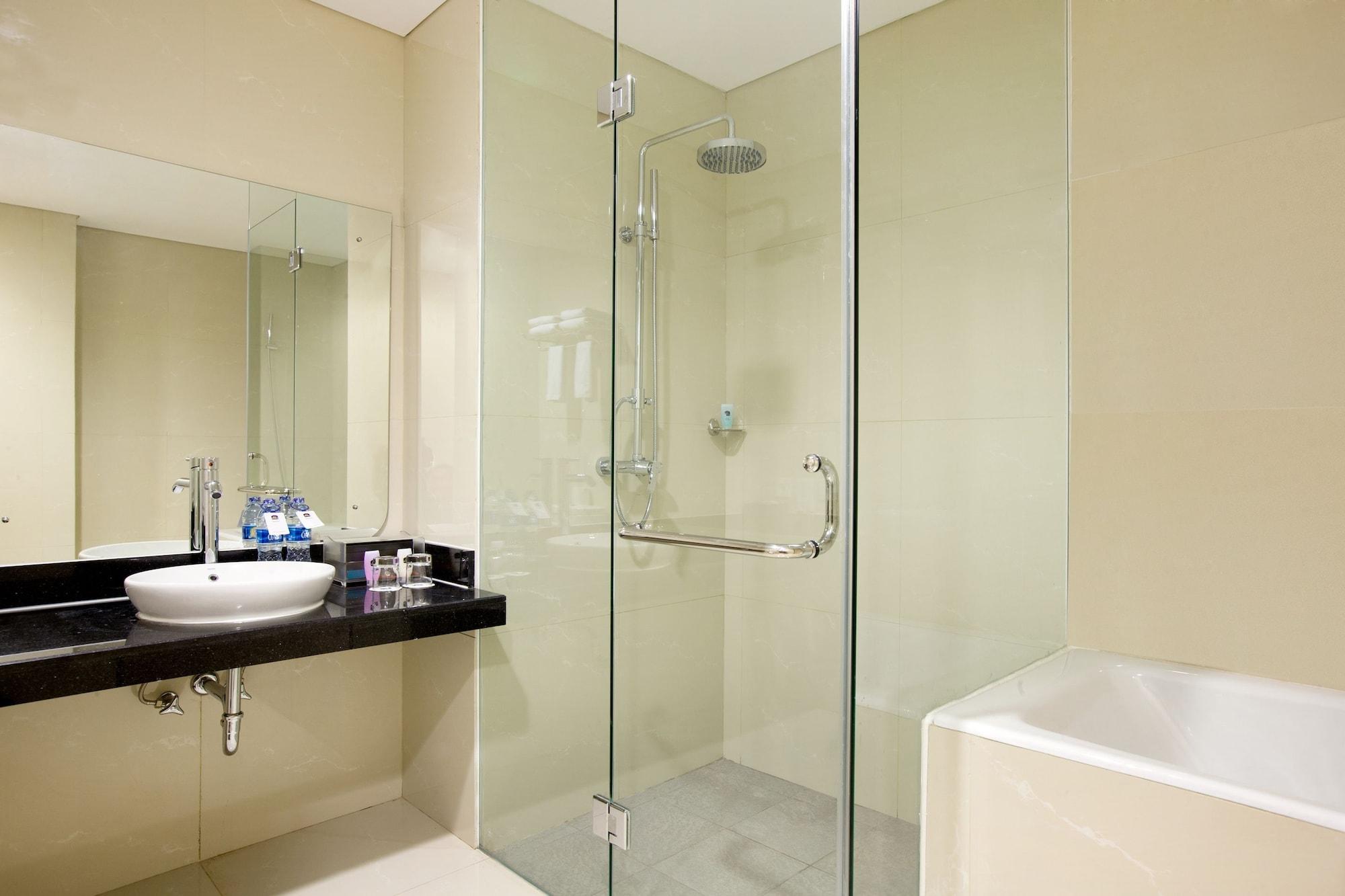 होटल Hariston & Suites, Pluit - 4*