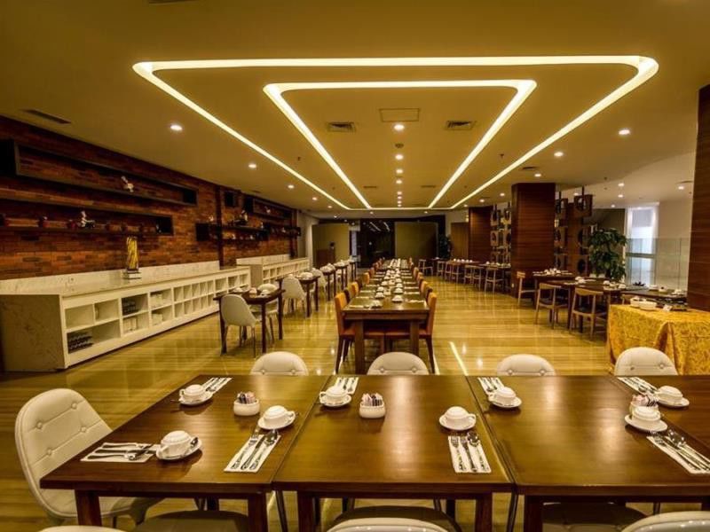 Hariston & Suites, Pluit - होटल 4*